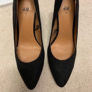 H&M Black pointed Suede heels